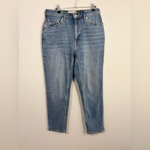 Everlane“The Curvy Cheeky” Jean